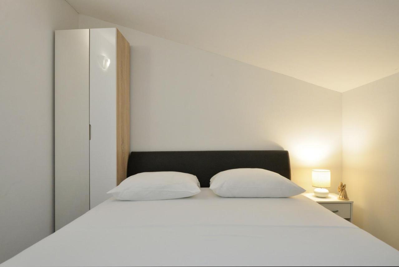 Apartmani Vedrana, Муртер Экстерьер фото