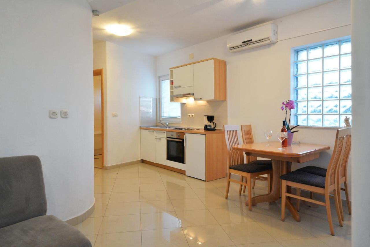 Apartmani Vedrana, Муртер Экстерьер фото