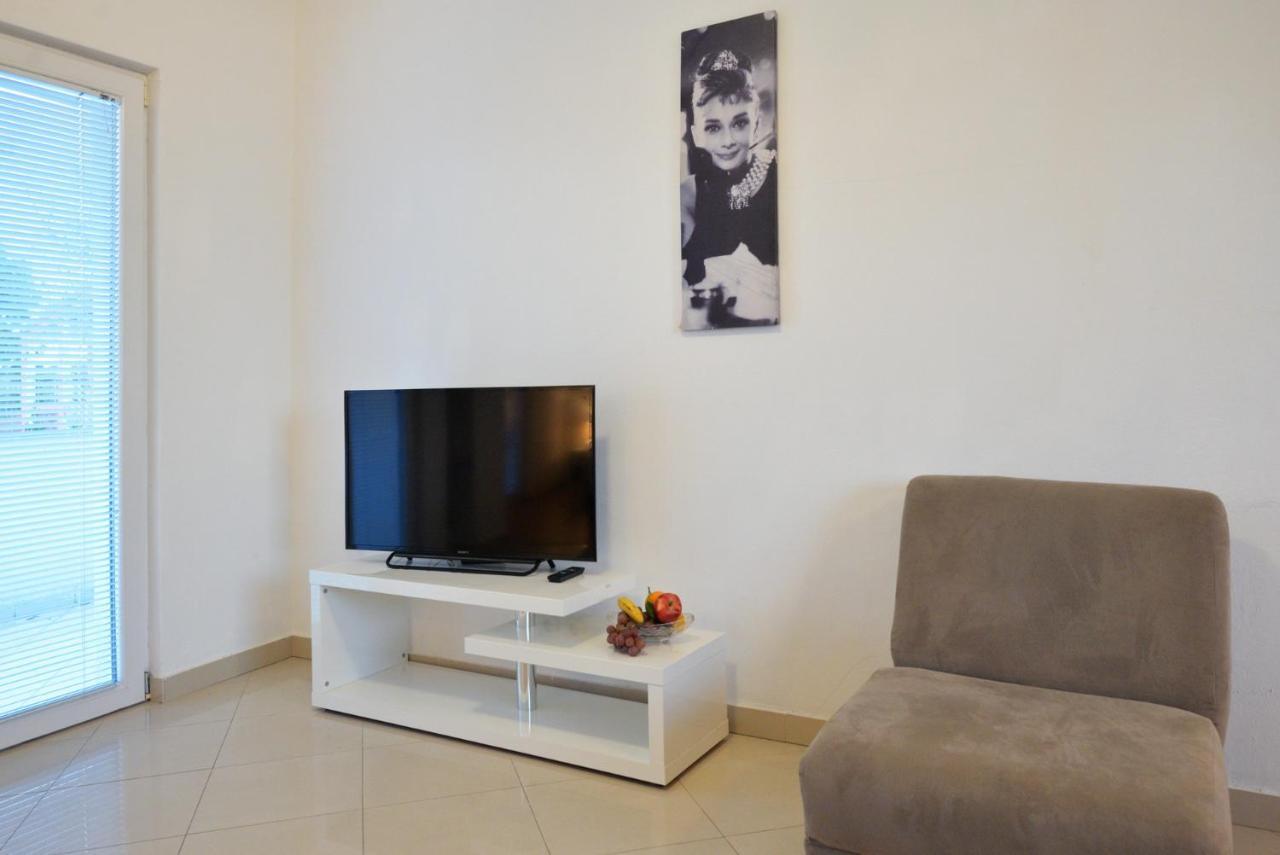 Apartmani Vedrana, Муртер Экстерьер фото