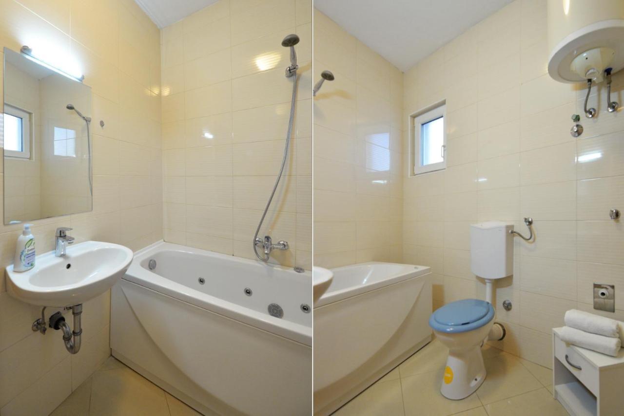 Apartmani Vedrana, Муртер Экстерьер фото